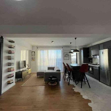 Modern 2-Bedroom Apartment In New Residence Крайова Екстериор снимка