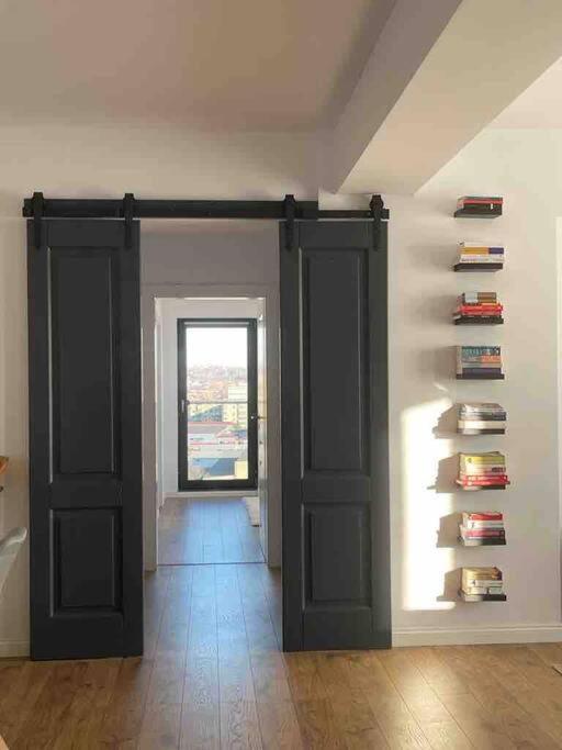 Modern 2-Bedroom Apartment In New Residence Крайова Екстериор снимка