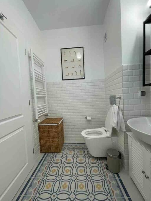 Modern 2-Bedroom Apartment In New Residence Крайова Екстериор снимка